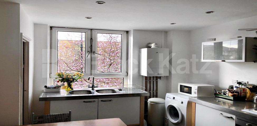 			LET, 3 Bedroom, 1 bath, 1 reception Apartment			 Renton  Close, Brixton