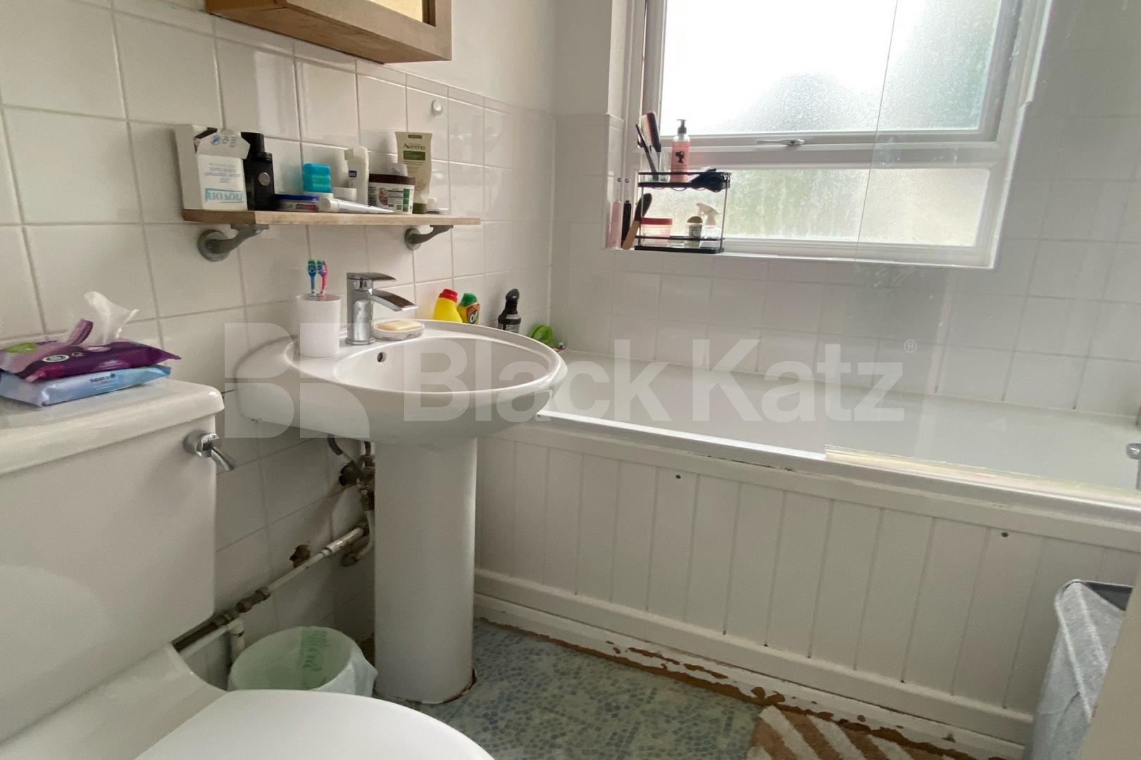 Bright & airy larger than average Mid-Century apartment  Rodenhurst Road, Clapham Park