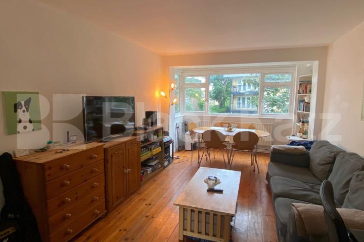 Bright & airy larger than average Mid-Century apartment  Rodenhurst Road, Clapham Park