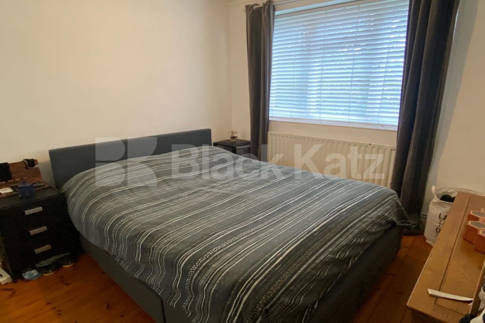 Bright & airy larger than average Mid-Century apartment  Rodenhurst Road, Clapham Park