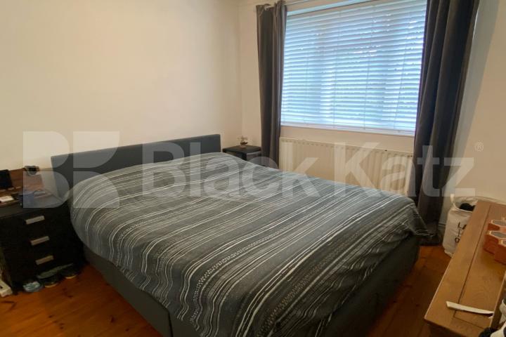 Bright & airy larger than average Mid-Century apartment  Rodenhurst Road, Clapham Park