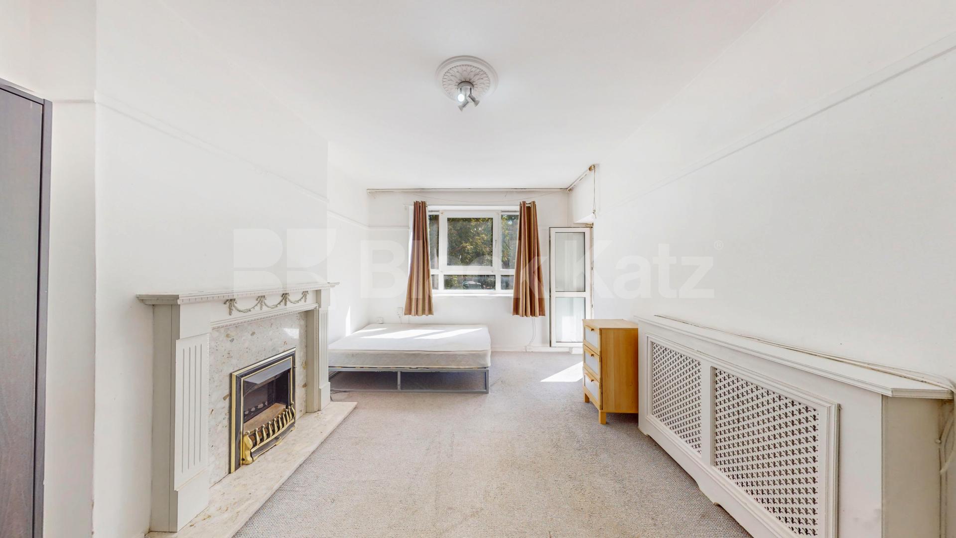 Spacious three bed with good size lounge in St Johns Wood Boundary Road, St Johns Wood