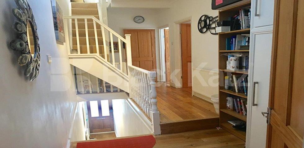 			UNDER OFFER , 4 Bedroom, 1 bath, 1 reception Maisonette			 Radbourne Road, Clapham South/Balham 