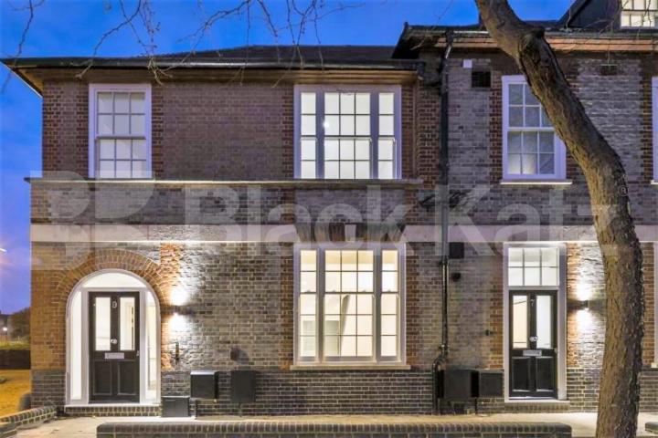 Luxury new 2 bed split level house with patio area in Kentish Town Raglan Street, Kentish Town
