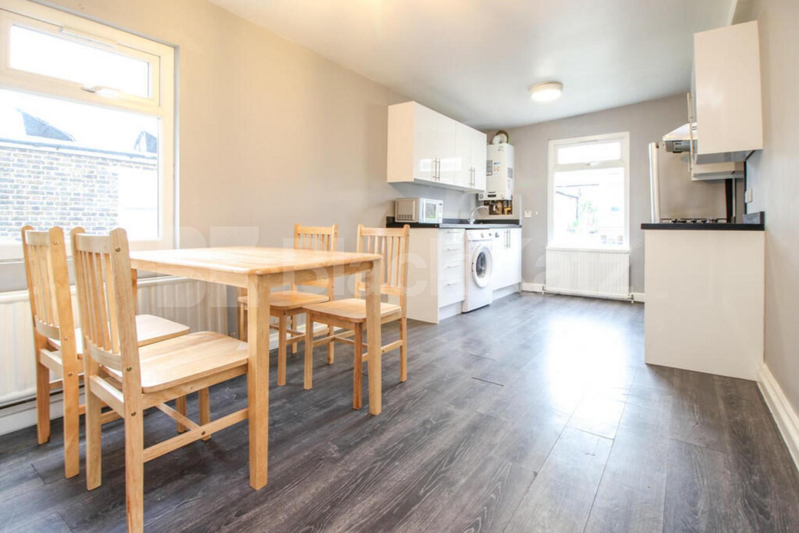 A well-presented three double bedroom flat on Raleigh Road, N8 Raleigh Road, Hornsey