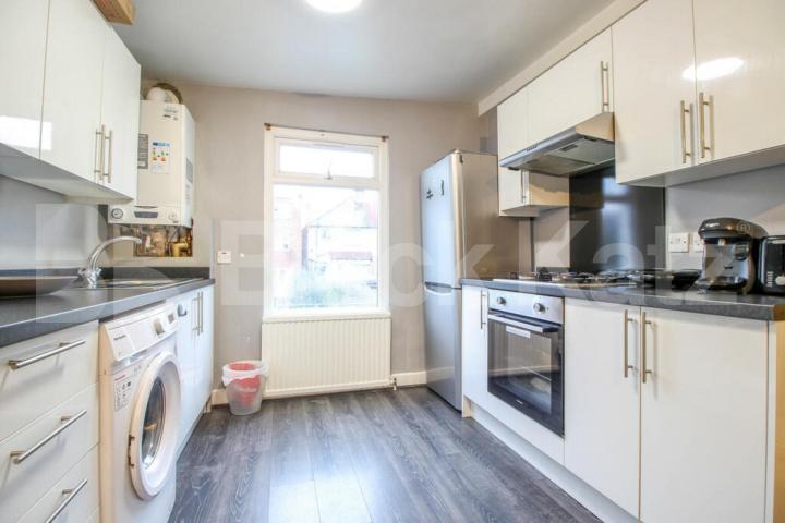 A well-presented three double bedroom flat on Raleigh Road, N8 Raleigh Road, Hornsey