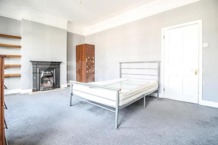 A well-presented three double bedroom flat on Raleigh Road, N8 Raleigh Road, Hornsey