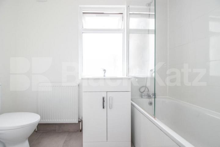 A well-presented three double bedroom flat on Raleigh Road, N8 Raleigh Road, Hornsey