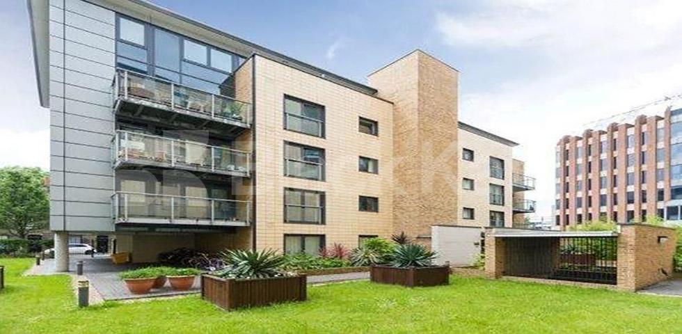 			UNDER OFFER, 3 Bedroom, 1 bath, 1 reception Penthouse			 Great Dover Street, Borough/London Bridge