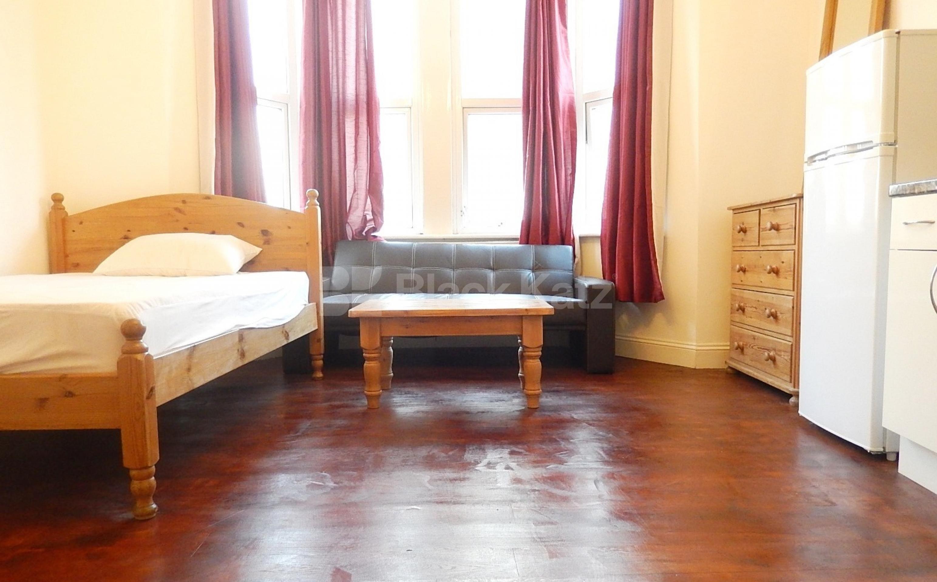 			 INCLUSIVE OF COUNCIL TAX, ELECTRICITY, WATER, WIFI, Studio Apartment, 1 bath, 1 reception Flat			 Third Avenue, ACTON CENTRAL W3