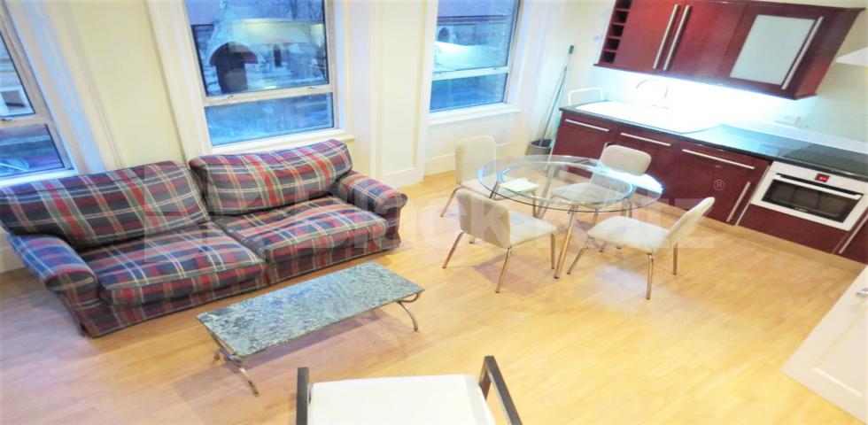 			1 Bedroom, 1 bath, 1 reception Flat			 Minford Gardens, SHEPHERDS BUSH