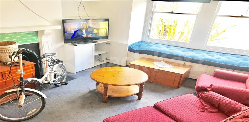 			3 Bedroom, 1 bath, 1 reception Flat			 Ormiston Grove, SHEPHERDS BUSH