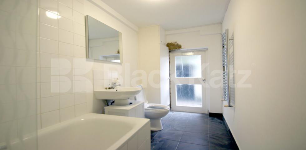 			1 Bedroom, 1 bath, 1 reception Apartment			 Amwell Street, CLARKENWELL / FARRINGDON