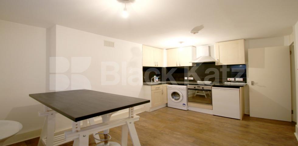 			1 Bedroom, 1 bath, 1 reception Apartment			 Amwell Street, CLARKENWELL / FARRINGDON