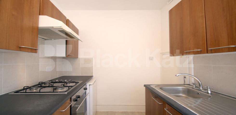 			2 Bedroom, 1 bath, 1 reception Apartment			 CHAPEL MARKET N1, ANGEL-ISLINGTON