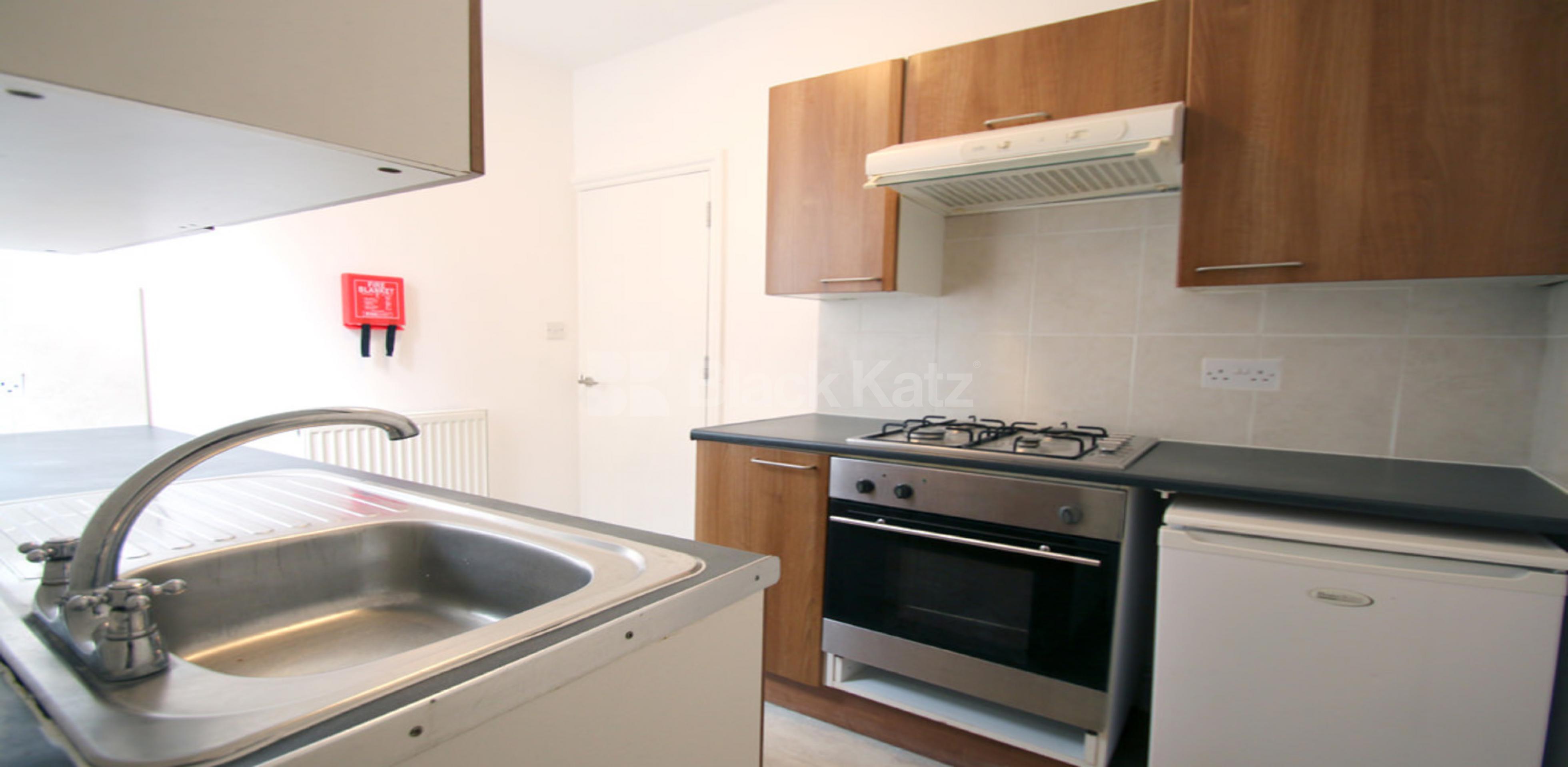 			2 Bedroom, 1 bath, 1 reception Apartment			 CHAPEL MARKET N1, ANGEL-ISLINGTON N1