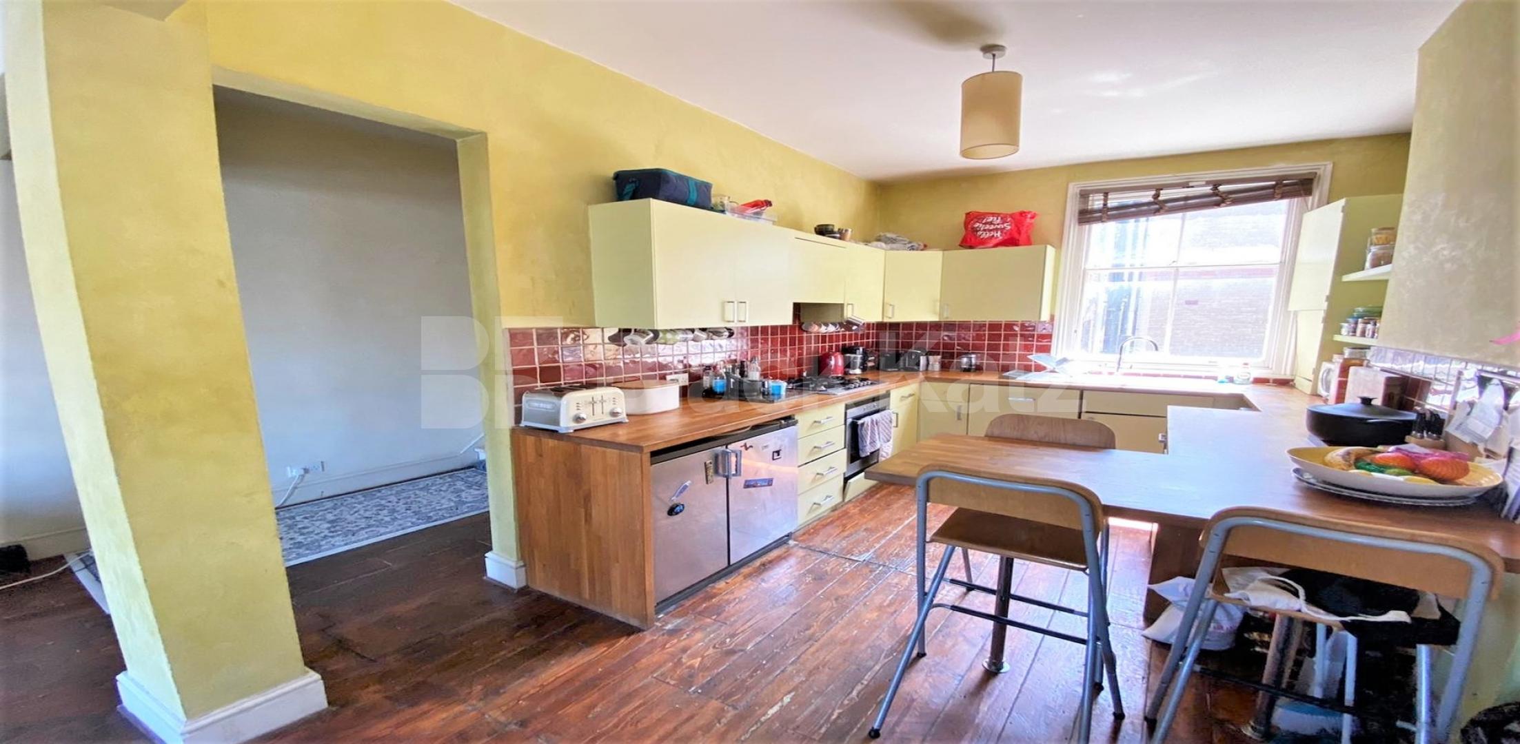 			4 Bedroom, 1 bath, 1 reception Flat			 Uxbridge Road , SHEPHERDS BUSH