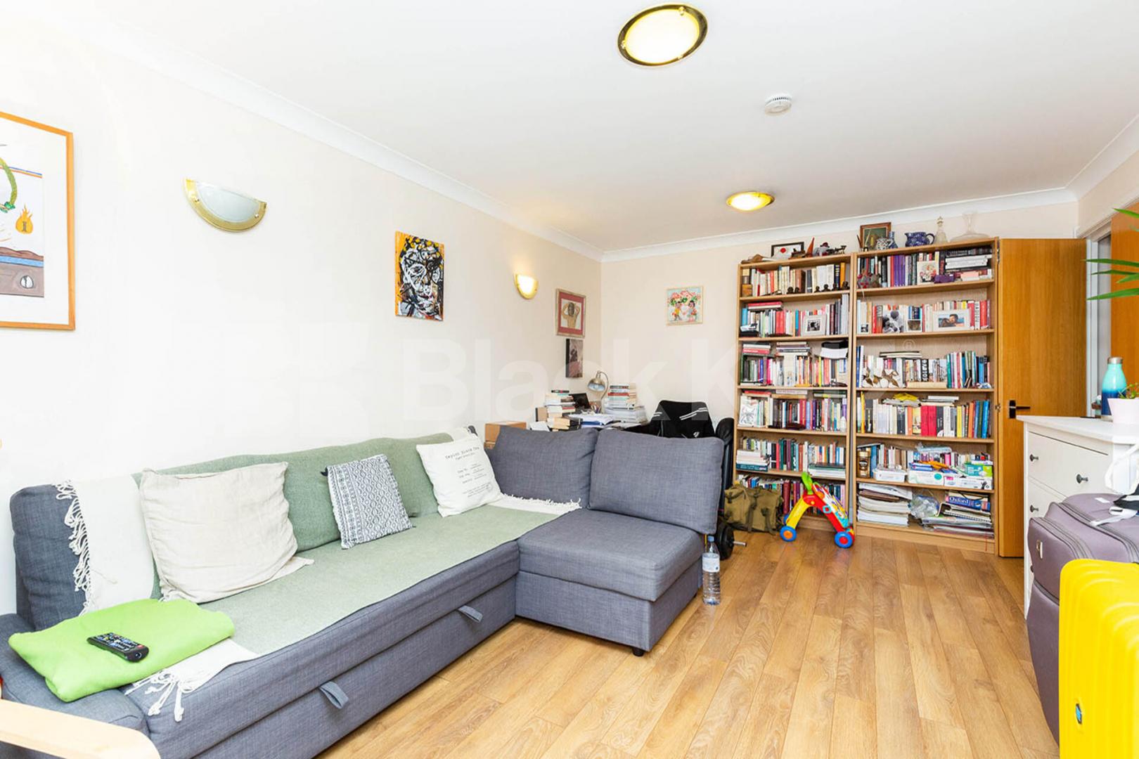 A very Spacious 1 bedroom with large top floor study / double bedroom  Riversdale road, Highbury