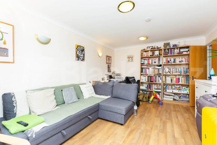 A very Spacious 1 bedroom with large top floor study / double bedroom  Riversdale road, Highbury