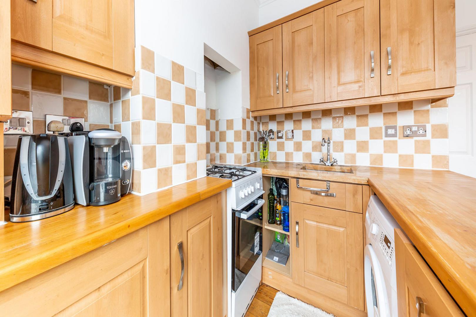 A very Spacious 1 bedroom with large top floor study / double bedroom  Riversdale road, Highbury