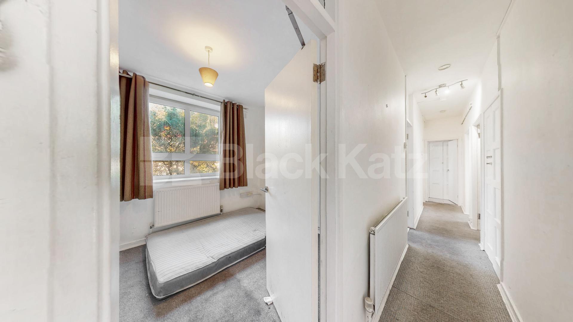 Spacious three bed with good size lounge in St Johns Wood Boundary Road, St Johns Wood