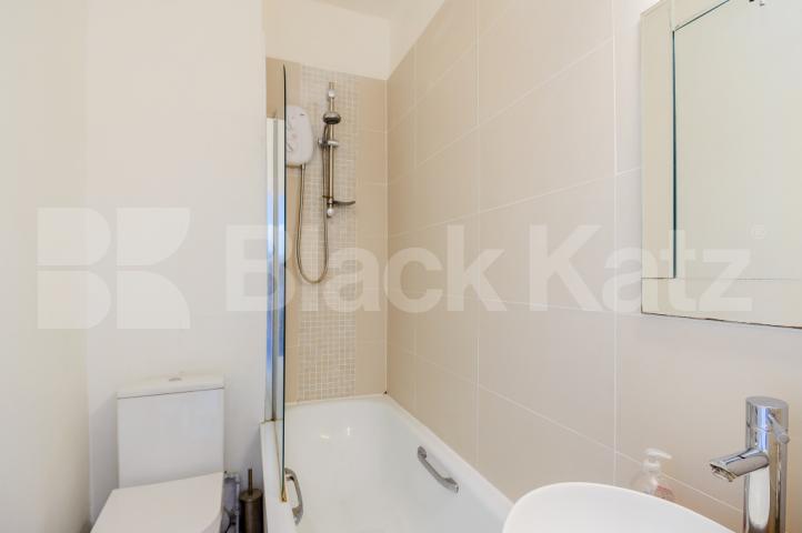 			NEW INSTRUCTION!, Studio Apartment, 1 bath, 1 reception Apartment			 Camden Road, CAMDEN BORDERS 