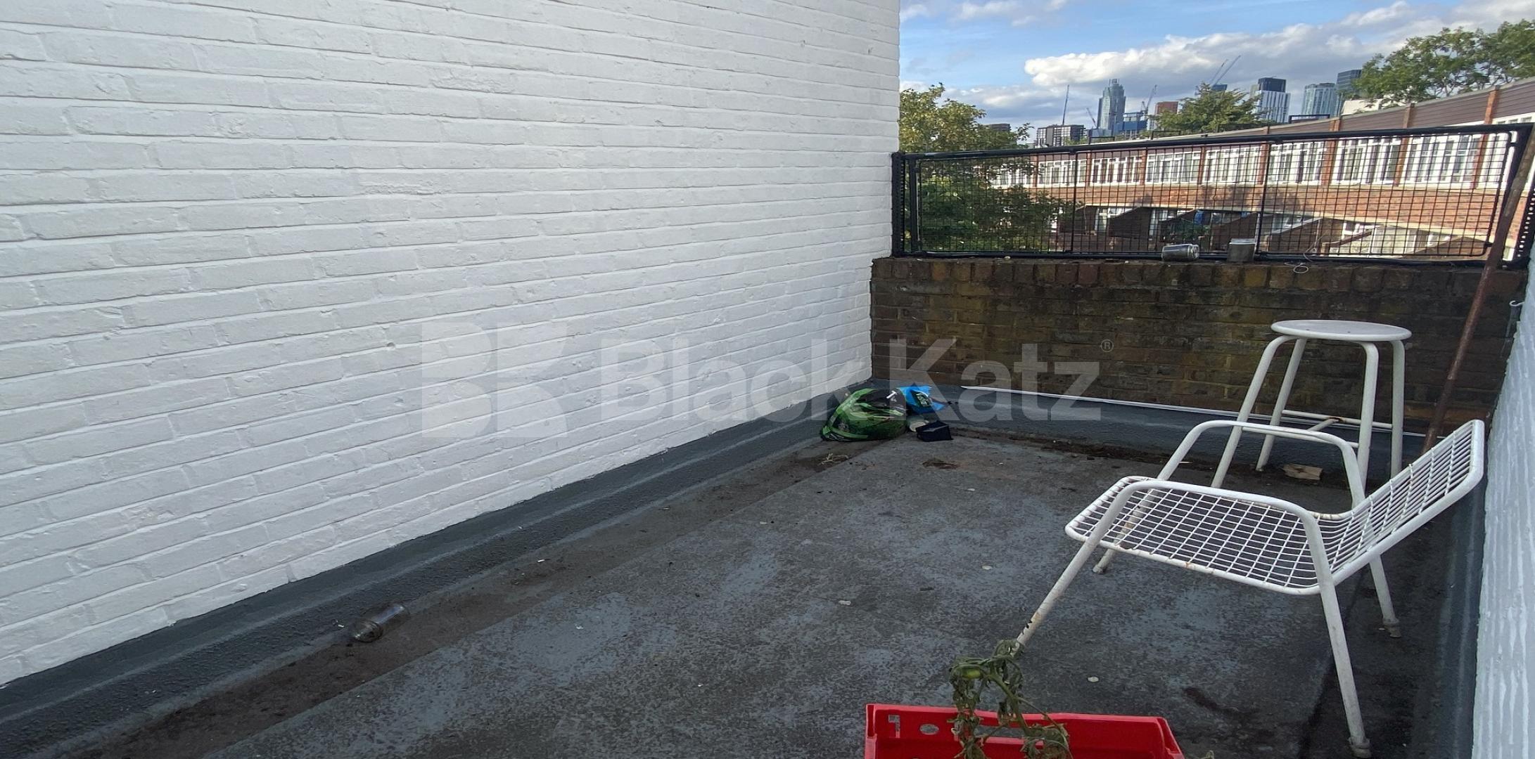 			NEW INSTRUCTION, 5 Bedroom, 1 bath, 1 reception Apartment			 Blore Close, Stockwell 