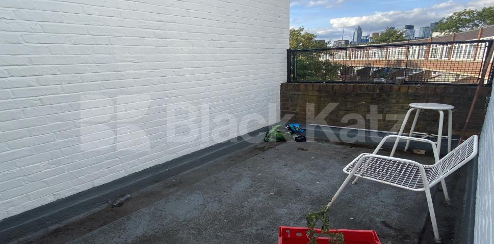 			NEW INSTRUCTION, 5 Bedroom, 1 bath, 1 reception Apartment			 Blore Close, Stockwell 