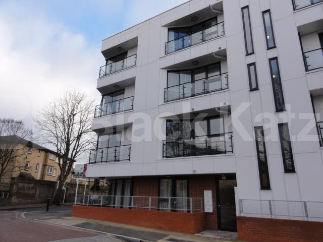 			1 Bedroom, 1 bath, 1 reception Apartment			 Gloucester Court, Rowcross St., Bermondsey
