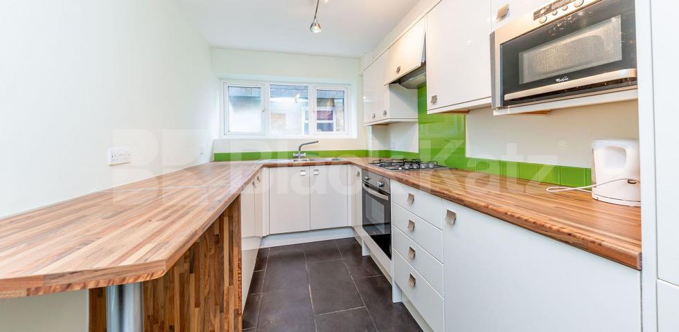 			NEW INSTRUCTION!, 2 Bedroom, 1 bath, 1 reception Flat			 Lyonsdown Road, Barnet