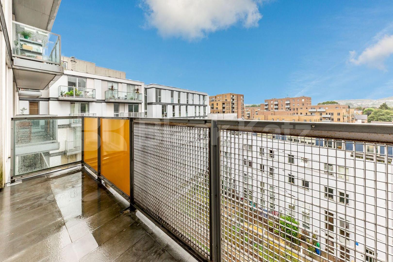 1 bedroom property located within a portered building with a balcony   New River Village, Crouch End / Hornsey