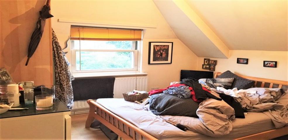 			NEW INSTRUCTION, 3 Bedroom, 1 bath, 1 reception Flat			 Minster Road, WEST HAMPSTEAD