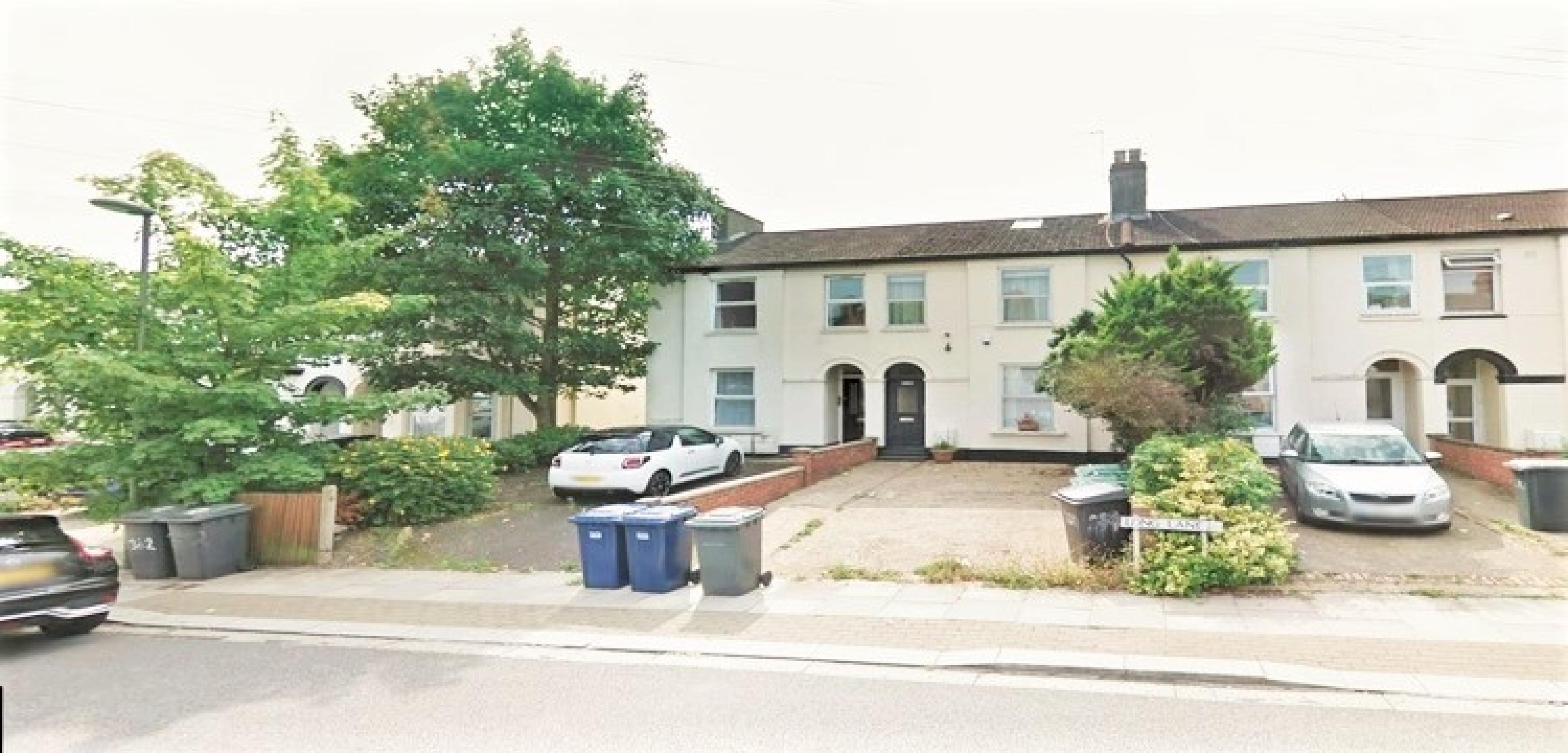 			PRIVATE GARDEN and OFF STREET PARKING, 2 Bedroom, 1 bath, 1 reception Flat			 Long Lane, EAST FINCHLEY N2