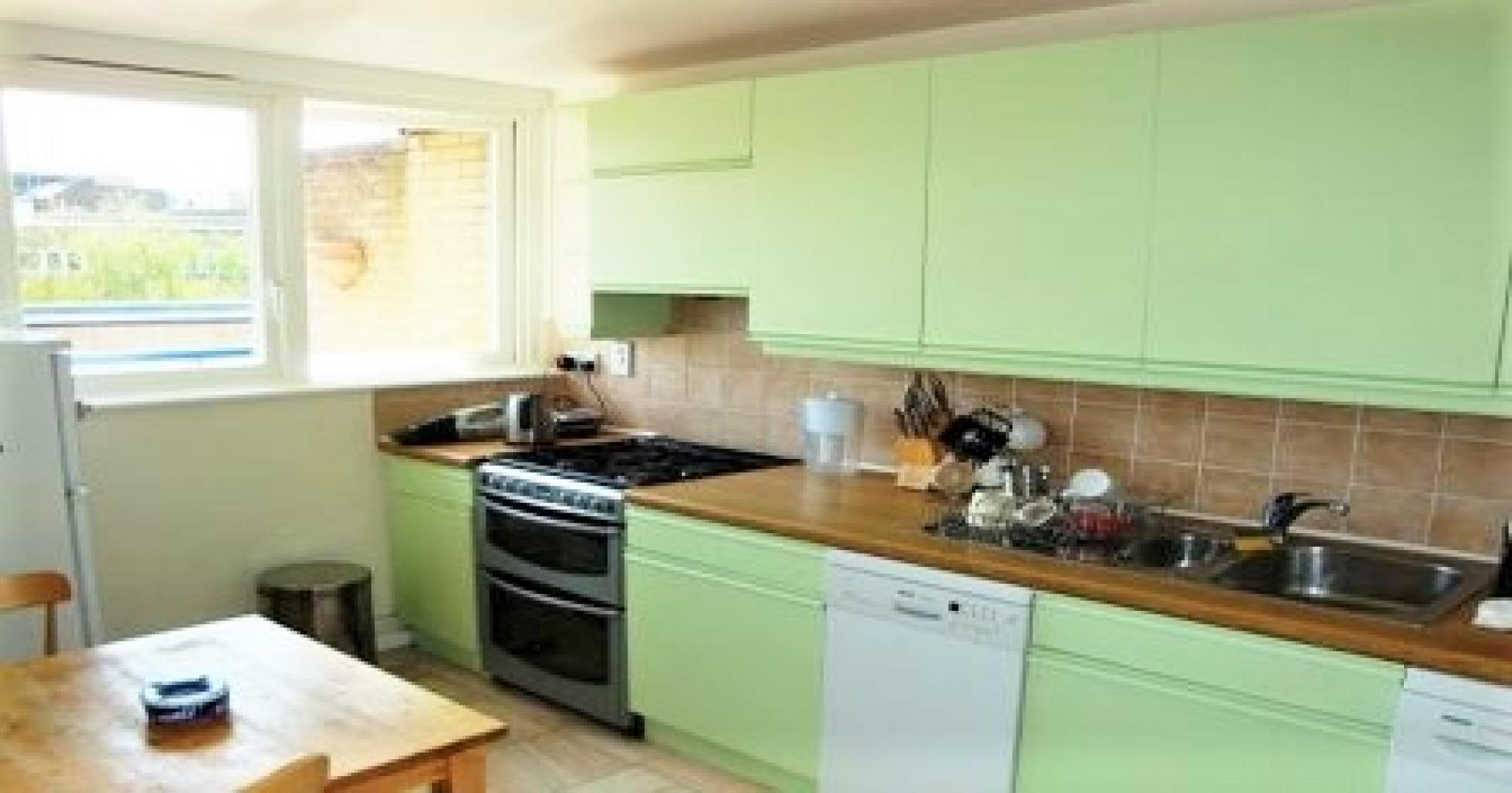 			HEATING and HOT WATER INCLUDED, 1 Bedroom, 1 bath, 1 reception Flat			 Kingsgate Road, WEST HAMPSTEAD