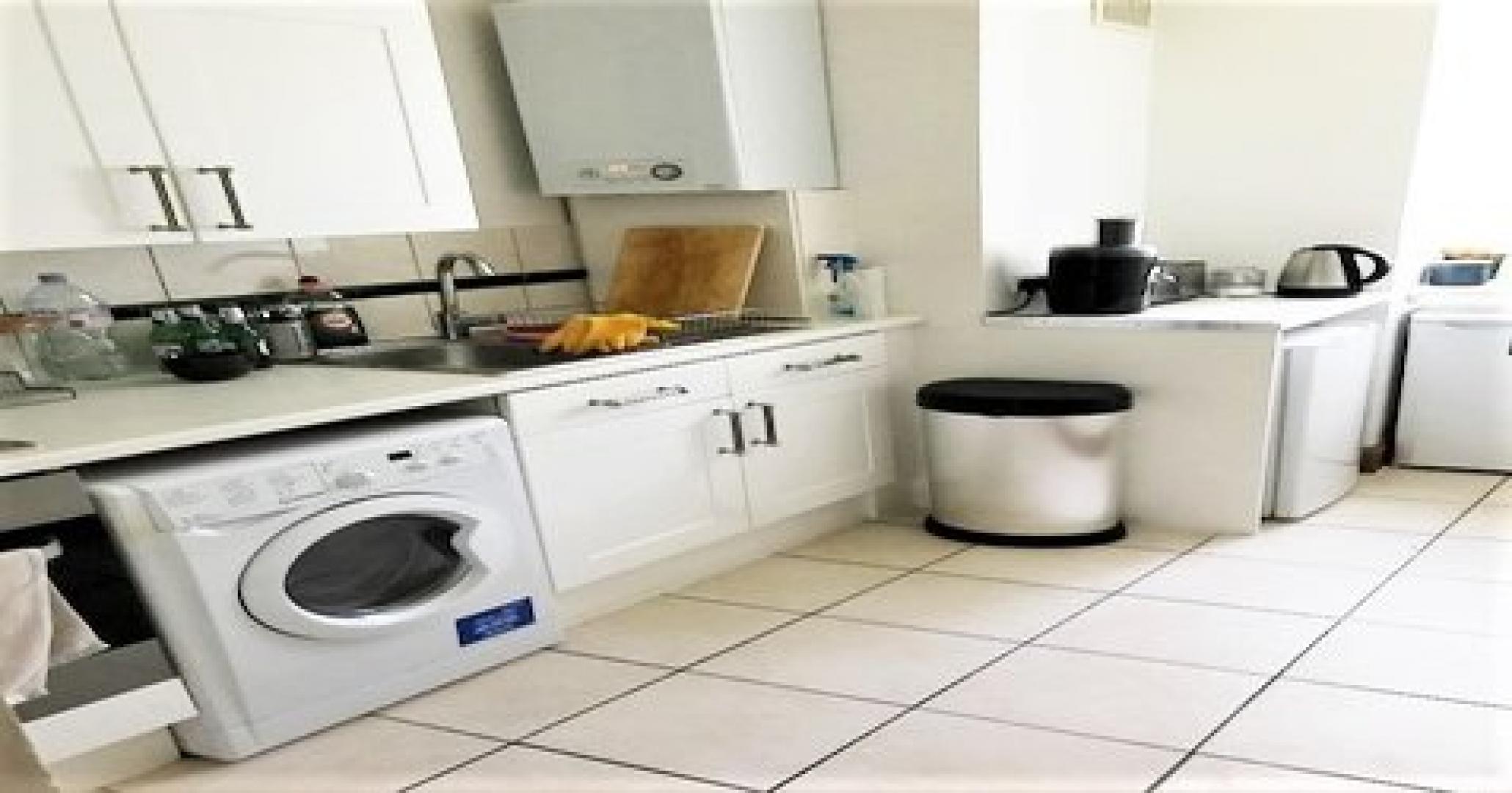 			PRIVATE GARDEN, 1 Bedroom, 1 bath, 1 reception Flat			 Grosvenor Gardens, WILLESDEN GREEN