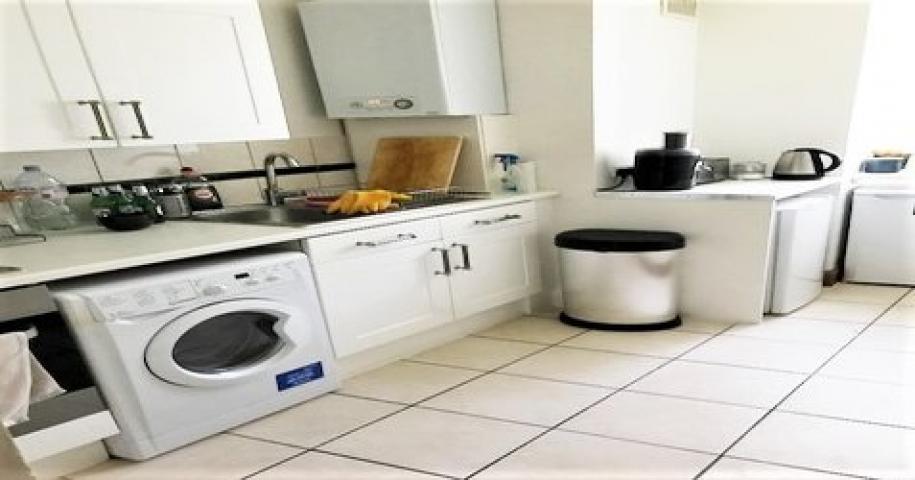 			PRIVATE GARDEN, 1 Bedroom, 1 bath, 1 reception Flat			 Grosvenor Gardens, WILLESDEN GREEN