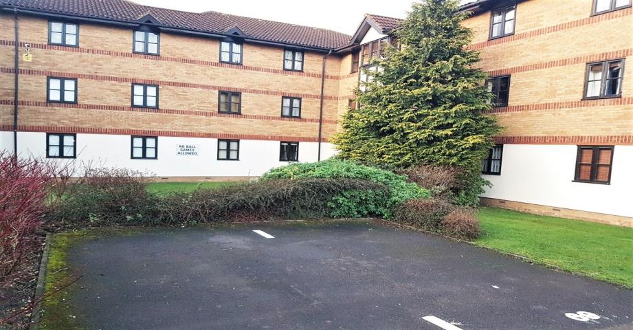 			LET, 1 Bedroom, 1 bath, 1 reception Apartment			 Woodvale Way, CRICKLEWOOD