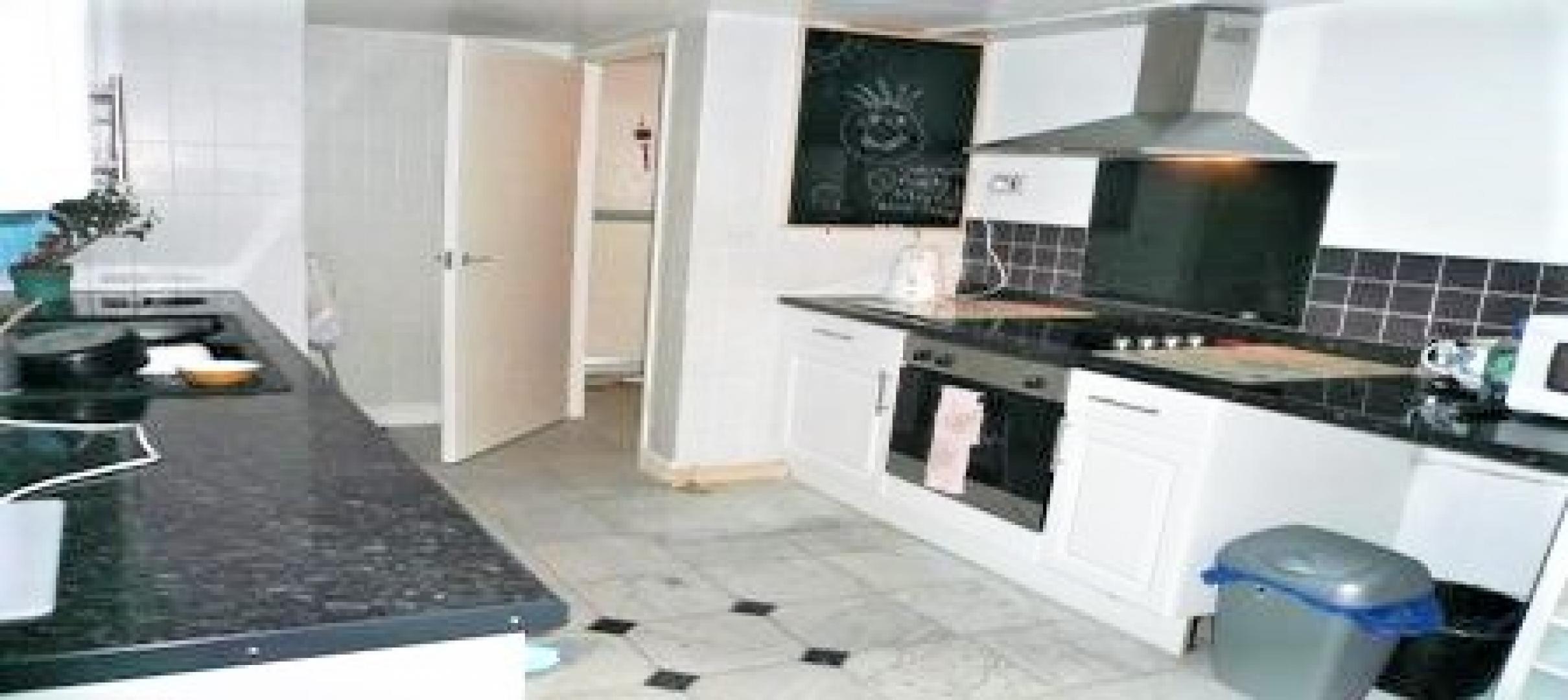 			HEATING and HOT WATER INCLUDED, 3 Bedroom, 1 bath, 1 reception Flat			 Burlington Close, MAIDA VALE