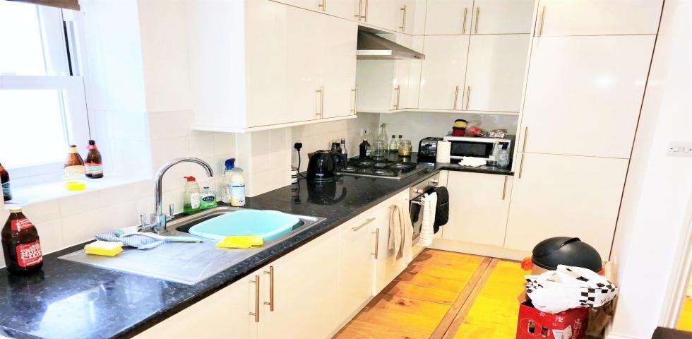 			2 Bedroom, 1 bath, 1 reception House			 Parliament Hill, HAMPSTEAD HEATH