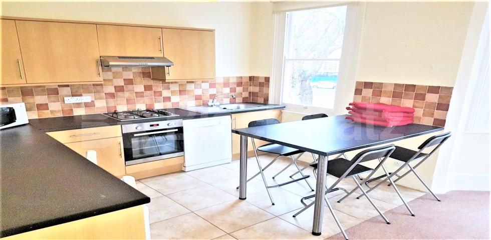 			1 Bedroom, 1 bath, 1 reception Flat			 Brook Green , Hammersmith