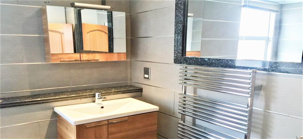 			NO TENANTS ADMINISTRATION FEES , 3 Bedroom, 1 bath, 1 reception Flat			 Richborough Road, KILBURN