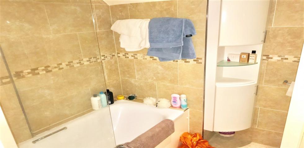 			2 Bedroom, 1 bath, 1 reception House			 Parliament Hill, HAMPSTEAD HEATH