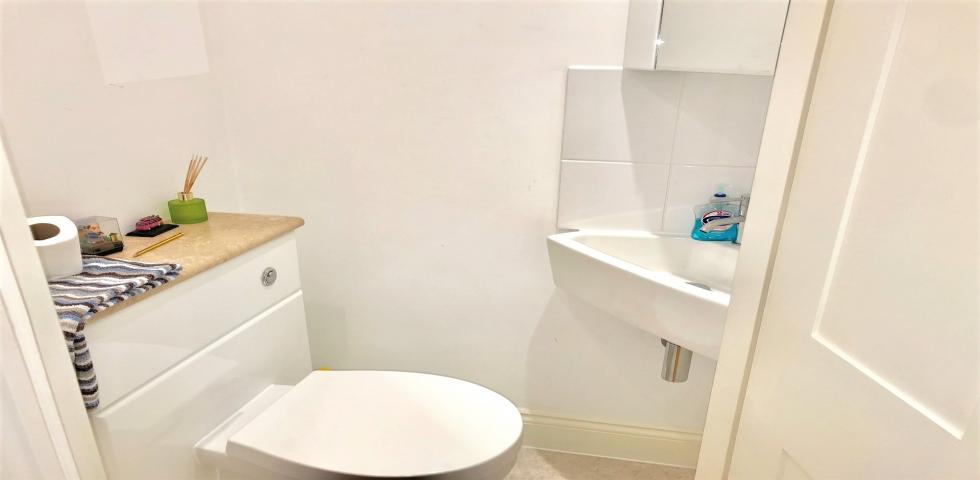 			PRIVATE PATIO GARDEN, 2 Bedroom, 1 bath, 1 reception House			 Parliament Hill, HAMPSTEAD HEATH