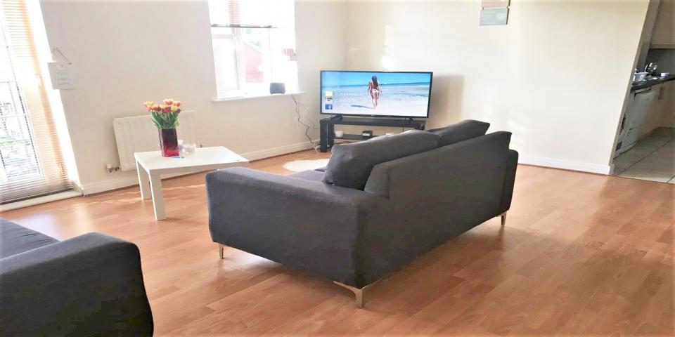 			NEW INSTRUCTION, 2 Bedroom, 1 bath, 1 reception Flat			 Shillingford Road, MILL HILL