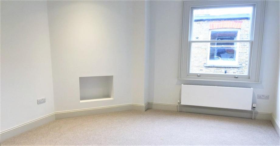 			RECENTLY REFURBISHED , 3 Bedroom, 1 bath, 1 reception Flat			 Castellain Road, MAIDA VALE