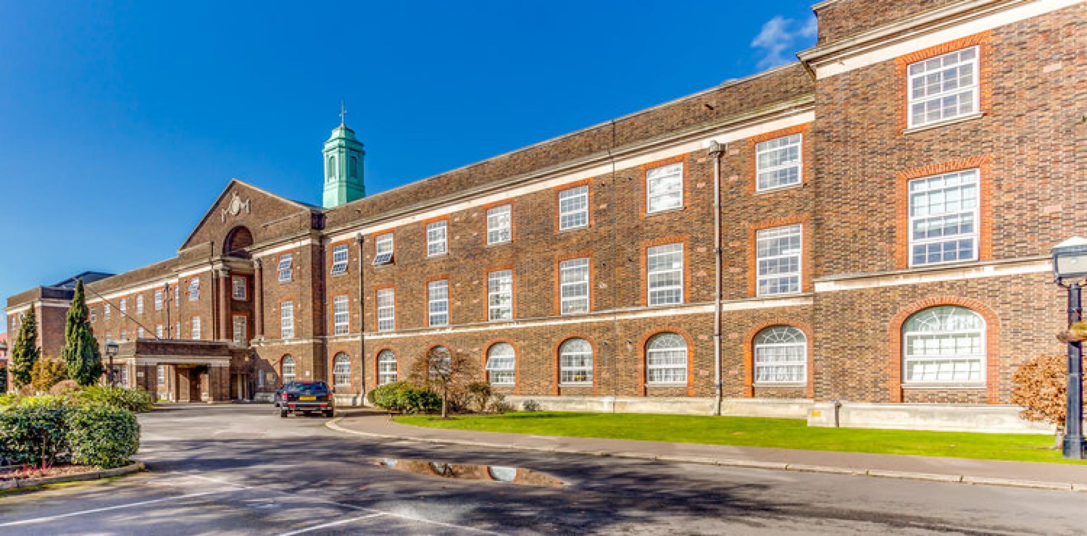 			SECURE PARKING SPACE , 2 Bedroom, 1 bath, 1 reception Flat			 Brook Road, DOLLIS HILL