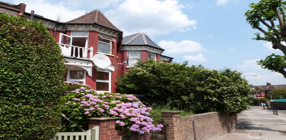 			NEWLY REFURBISHED, 2 Bedroom, 1 bath, 1 reception Flat			 Burnley Road, DOLLIS HILL