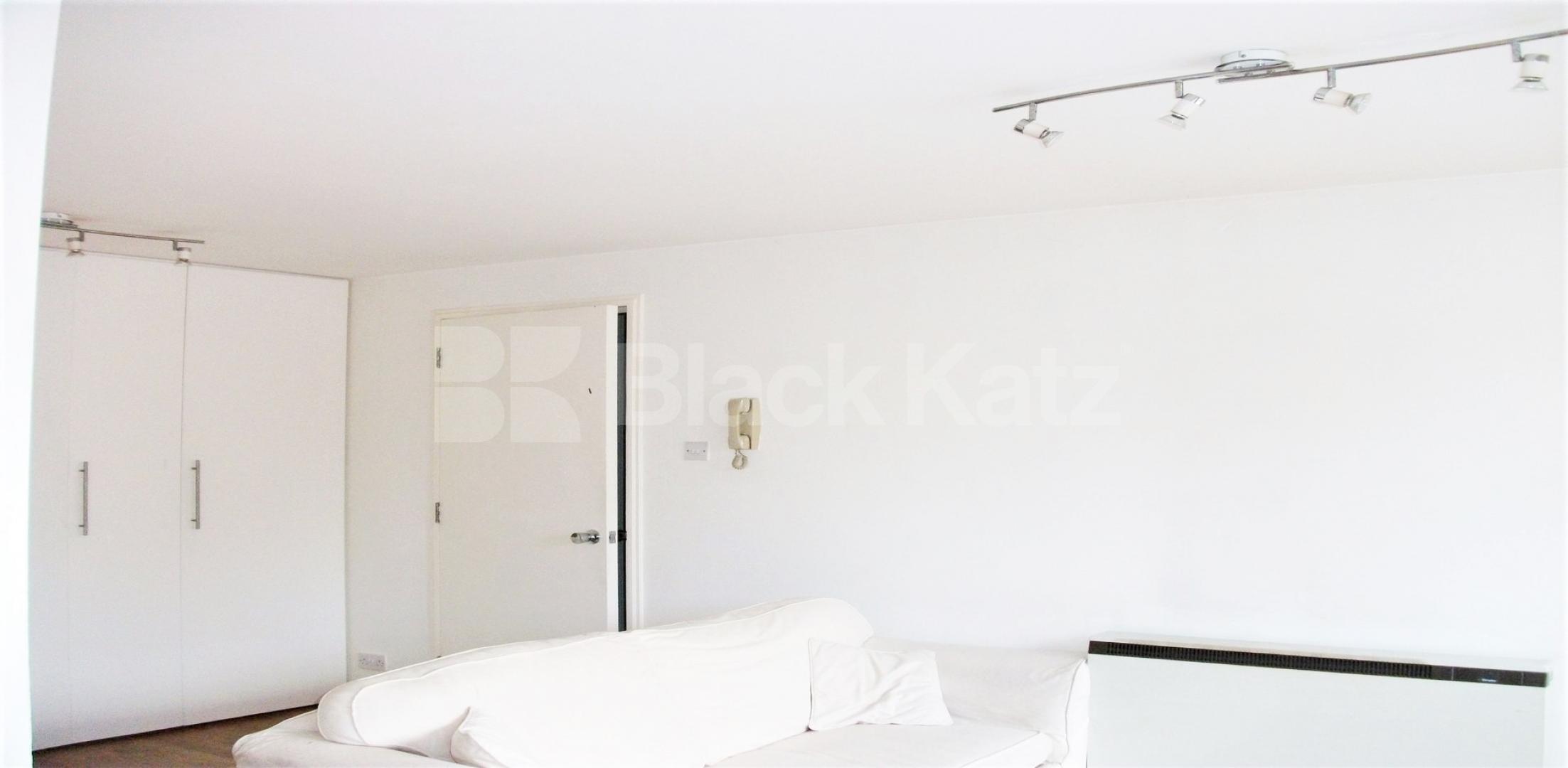 			OFF STREET PARKING , Studio Apartment, 1 bath, 1 reception Flat			 Mayfield Road, Wendell Park