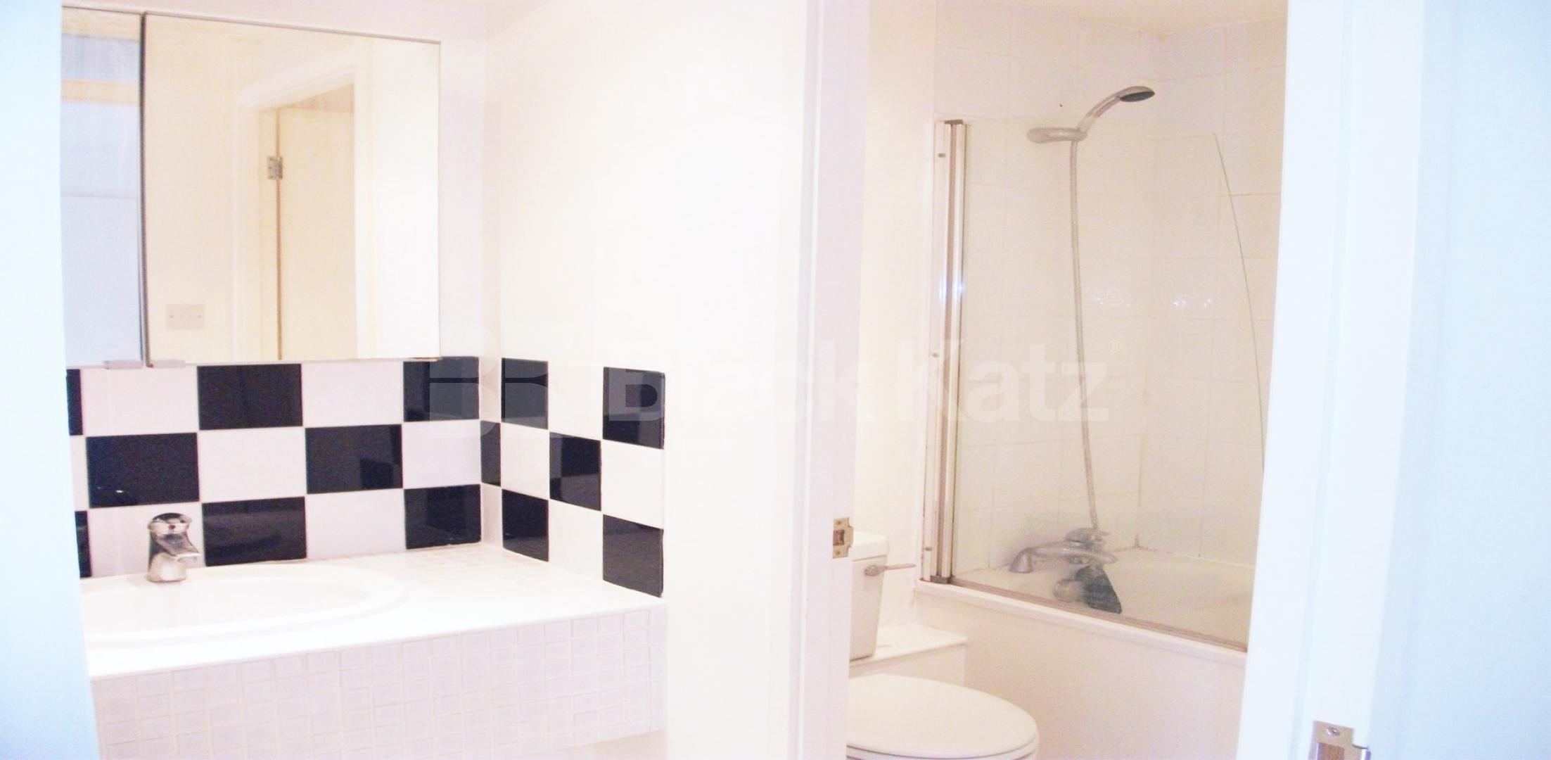 			OFF STREET PARKING , Studio Apartment, 1 bath, 1 reception Flat			 Mayfield Road, Wendell Park