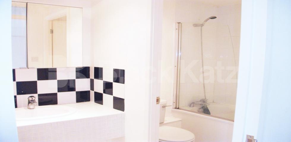 			OFF STREET PARKING , Studio Apartment, 1 bath, 1 reception Flat			 Mayfield Road, Wendell Park